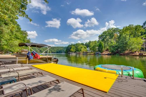 Waleska House | Lake Access Waleska House with Floating Dock!