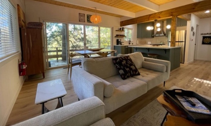 Blue Jay Cabin | Lake Arrowhead Cabin In The Trees