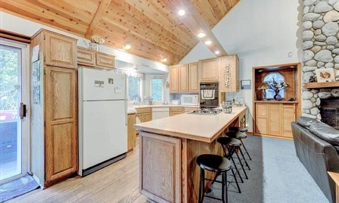 Lake Arrowhead House | Lake Arrowhead - Dreamin' 3 Bedroom Home by RedAwning
