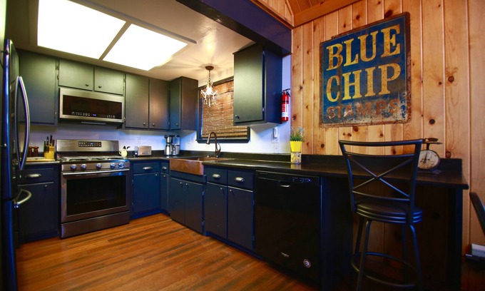 Blue Jay Ski Chalet | Lake Arrowhead mountain chalet in the treetops with lake view