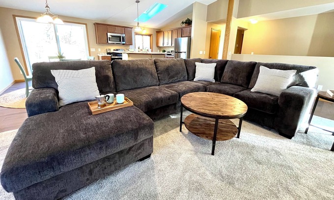 Rome House | Lake Arrowhead Retreat with club pools and beaches
