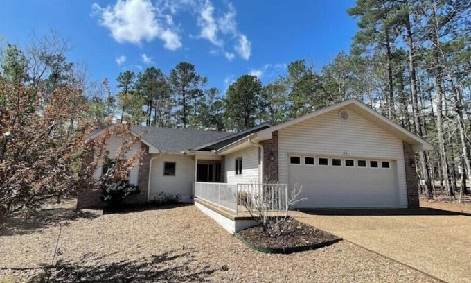 Hot Springs Village House | Lake Balboa Golf & Gallery, Beach & Pickleball