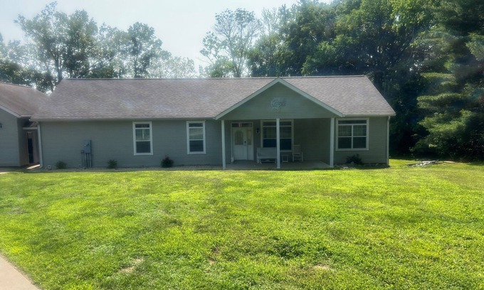 Cadiz House | Lake Barkley, Cadiz, KY Lakefront 3 bedroom with AC, Private dock and slip