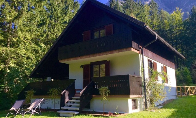 Ukanc Ski Chalet | Lake Bohinj Ski & Lake Cottage - Walk to Skiing!