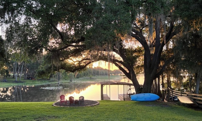 Hernando Cottage | Lake Breeze Cottage 2