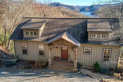 Topton House | Lake Cabin Fully Equipped Ideal for Big Families in Topton, North Carolina