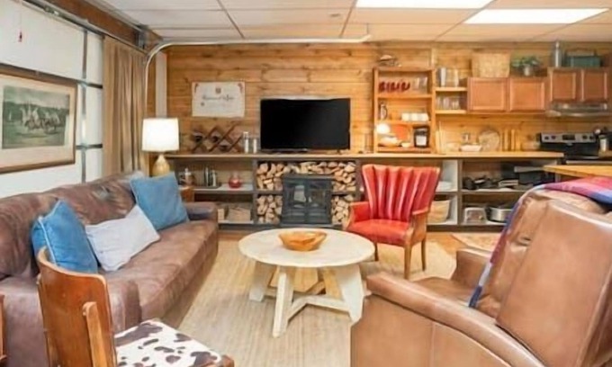 Gallatin House | Lake Cabin Near Avondale, Lake Access
