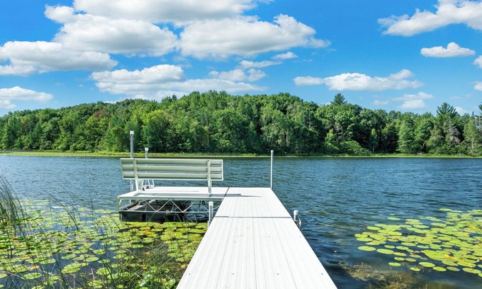 Oxford Cabin | Lake Cabin w/King Bed & Fire Pit near Dells