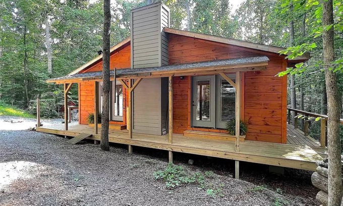 Russell Springs Cabin | Lake Cumberland Cabin Getaway! Quick Local Lake Access!