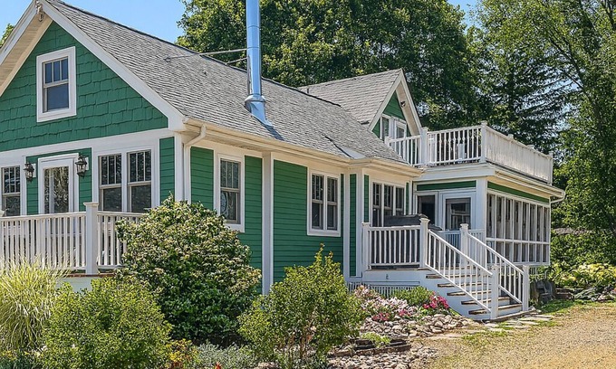 Delavan Lake Cottage | Lake Delavan Hideaway - Carl’s Cottage - Water View Bliss, Dock & Cozy Fireplace