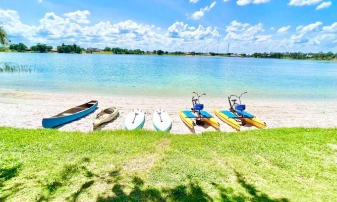 Avon Park House | Lake Denton's Lakeside Getaway