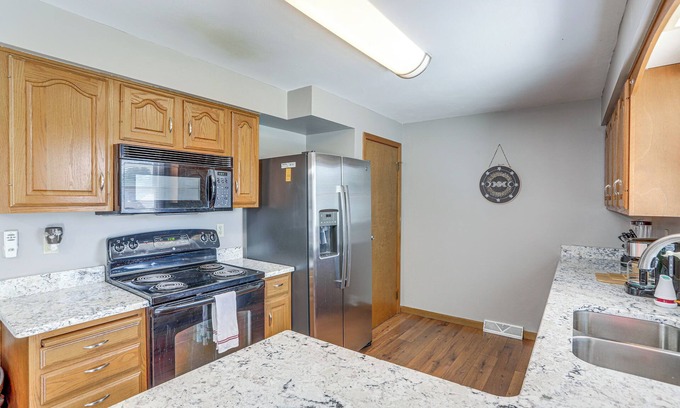 Amherst House | Lake Erie Family Getaway in Amherst: Pets Welcome!