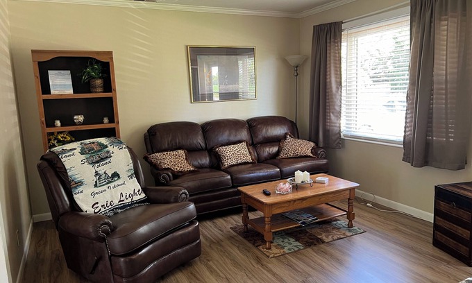 Huron House | Lake Erie Leisure 5 mins to the beach, 10 mins to Cedar Point