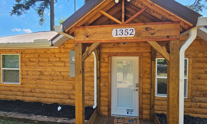 Tunnel Hill Cabin | Lake Escape waterfront cabin