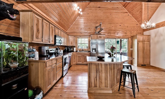 Sylvan Shores Cabin | Lake Forest Luxury Log Cabins
