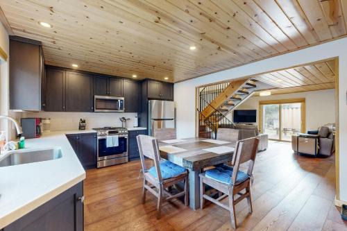 Lake Forest House | Lake Forest Manor