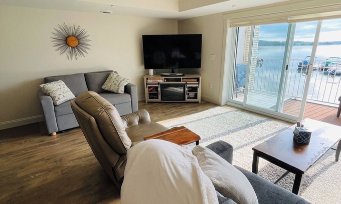 Conway Condo | Lake front 2-bedroom condo with beautiful sun rises views over Crooked lake.