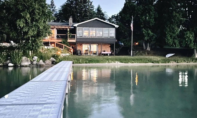 Empire Cottage | Lake front at its finest!