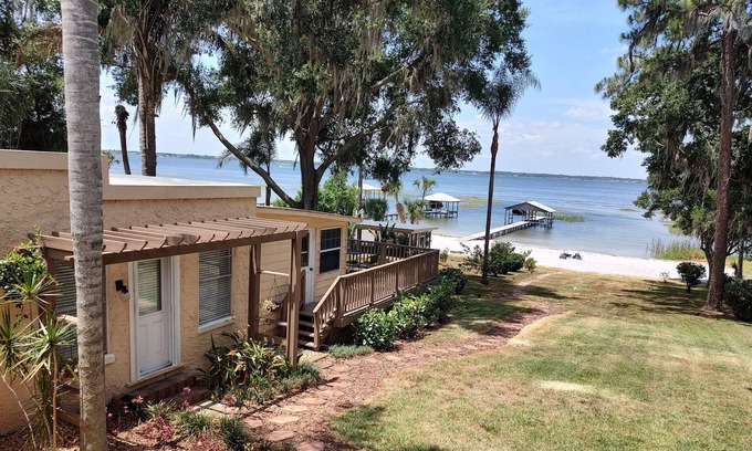 Sebring Cottage | Lake Front Carriage House on Lake Jackson w Private Beach w/Boat Dock & 2 Kayaks