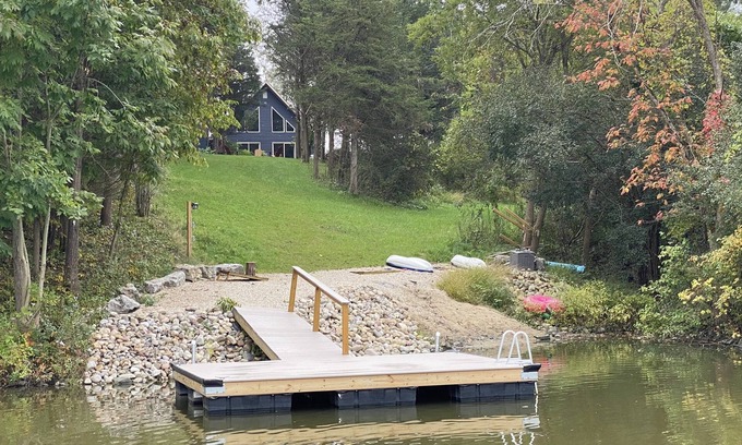 Athens House | Lake Front Chalet in Catskill close to Skii Slopes