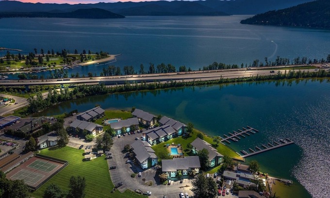 Sandpoint Condo | Lake Front high end Condo, Newly Updated Within Walking Distance Of Sandpoint