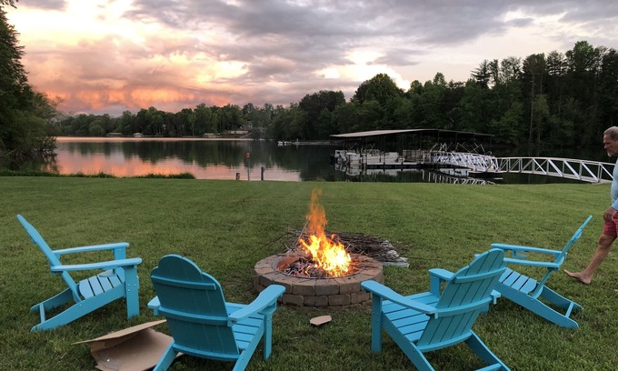 Cedar Cliff House | Lake Front Home with Stunning lake and mountain views