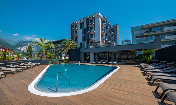 Riva del Garda Hotel | Lake Front Hotel Mirage