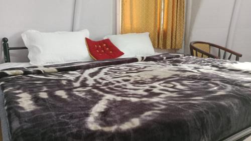 Mulligoor Hotel | Lake Front Resort