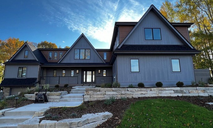 Port Washington House | Lake Front Retreat with Hot Tub
