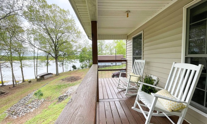 Cadiz House | Lake Front, Sunrise, Dock, Kayaks + Game Room