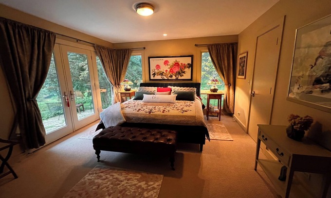 Zenda House | Lake Geneva Area, Country Sanctuary, Pet Friendly, Sleeps 8