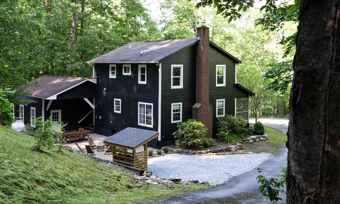 Cullowhee House | Lake Glenville Cottage | Fresh mountain air, hot tub, and fire pit!