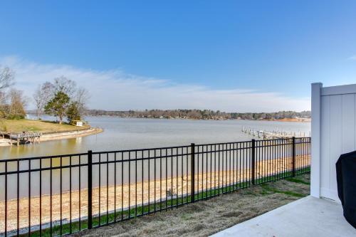 Greenwood House | Lake Greenwood Getaway with Docks and Waterfront Views