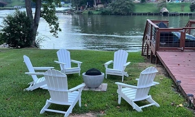 Greenwood House | Lake Greenwood Home - Come refresh in a quiet cove!