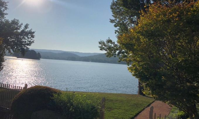 Scottsboro House | Lake Guntersville Fishermans home with boat dock