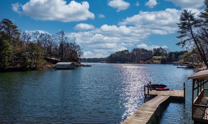 Taylorsville Cottage | Lake Hickory Cottage