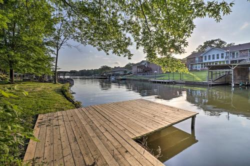 Piney House | Lake Hamilton Home with Dock 8 Mi to Hot Springs NP