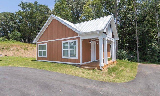 Townville Cabin | Lake Hartwell Cabins-15 Minutes to Clemson-Near Green Pond Landing