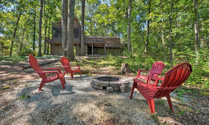 Seneca House | Lake Hartwell Home with Dock Less Than 10 Miles to Clemson!