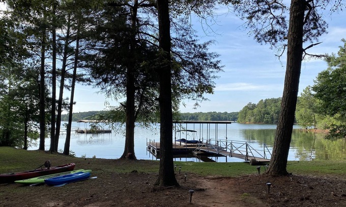 Hartwell House | Lake Hartwell Lake House Cabin Deep Water Downtown Hartwell Lavonia Clemson
