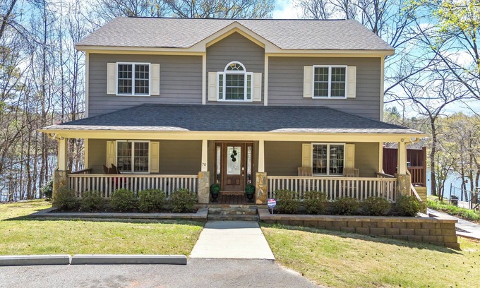 Lavonia House | Lake Hartwell Living at its Finest!