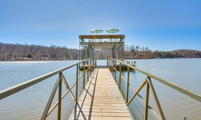 Seneca House | Lake Hartwell Retreat w/2-Tier Dock & Boat Slip!