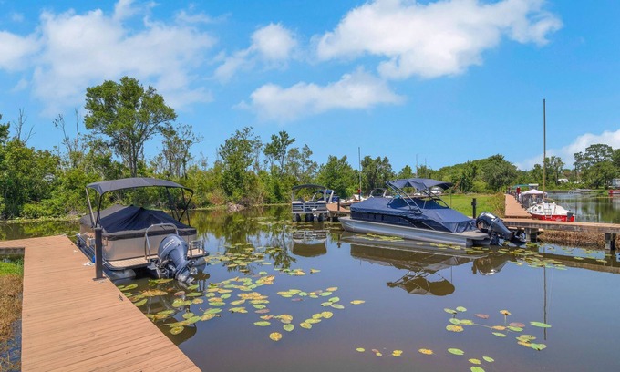 Tavares House | Lake Haven Retreat, Private Dock & Peaceful Views
