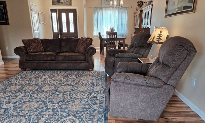 Helena House | Lake Helena Lookout: Gourmet Kitchen, Gorgeous Views, Unforgettable Stay