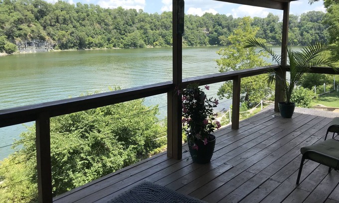 Lancaster House | Lake Herrington Living
