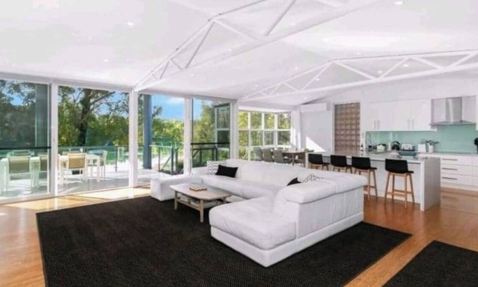 Conjola Park House | Lake House 5 Bedrooms in Conjola Park