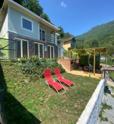 Herzegovina-Neretva Canton House | Lake House