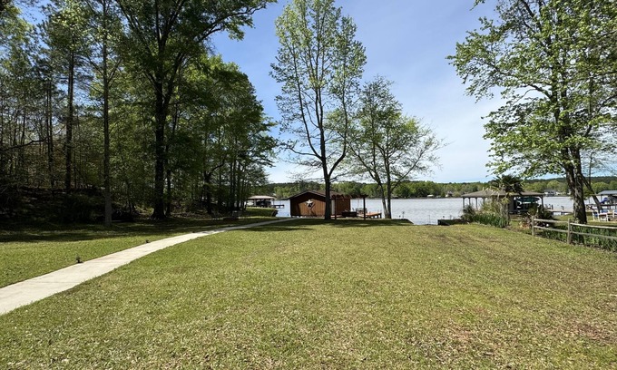 Lake Oconee House | Lake House beautiful views fishing dock Private boat ramp 7 beds sleeps 11