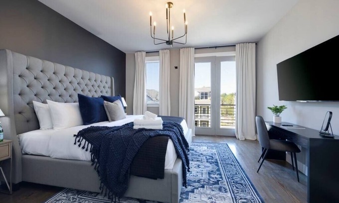 Lakewood House | Lake House for 10, 20 min to DT