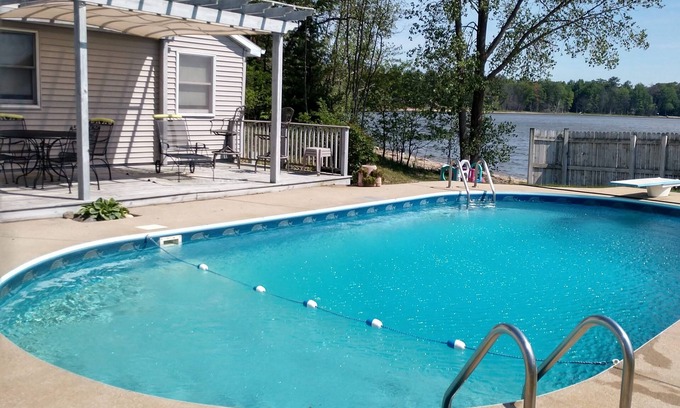 Lakewood Club House | Lake House @ Fox Lake MI Adventure/Pool.Early chec in 8/29-9/1 for 1200 <6 in